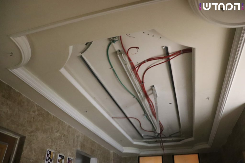 תיעוד: בית הכנסת של 'וויזשניץ -בית שמש' מוכן לקראת הימים הנוראים