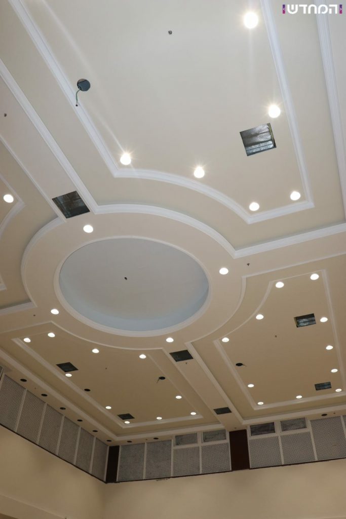 תיעוד: בית הכנסת של 'וויזשניץ -בית שמש' מוכן לקראת הימים הנוראים