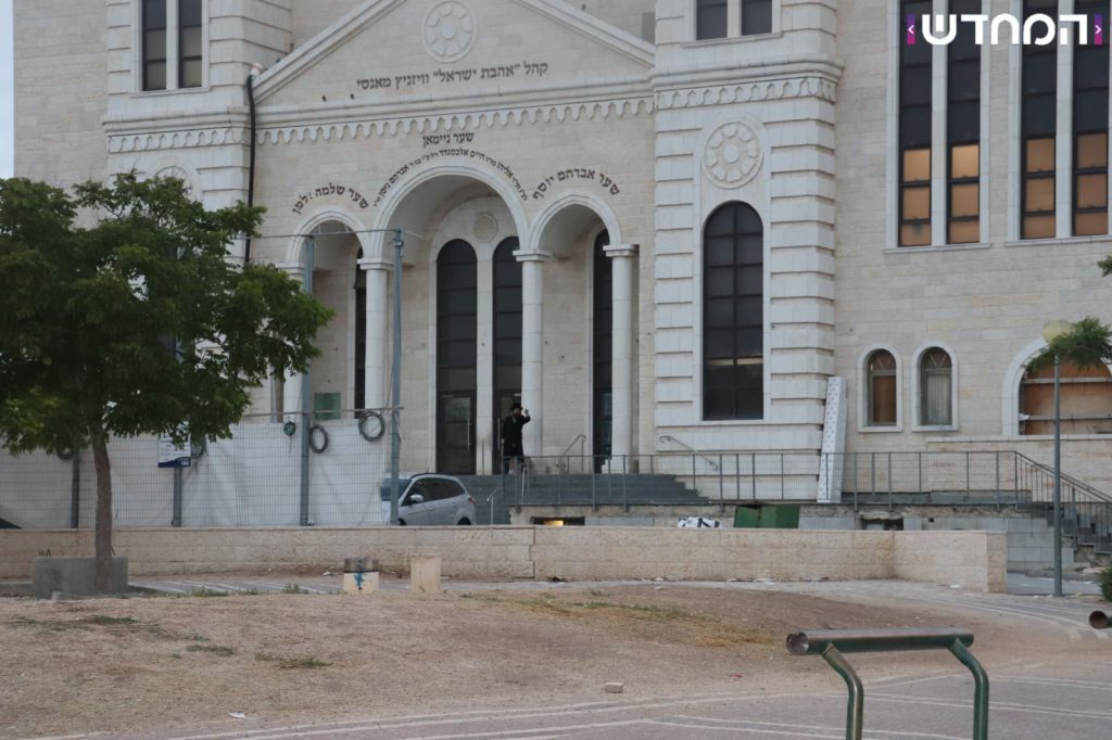 תיעוד: בית הכנסת של 'וויזשניץ -בית שמש' מוכן לקראת הימים הנוראים