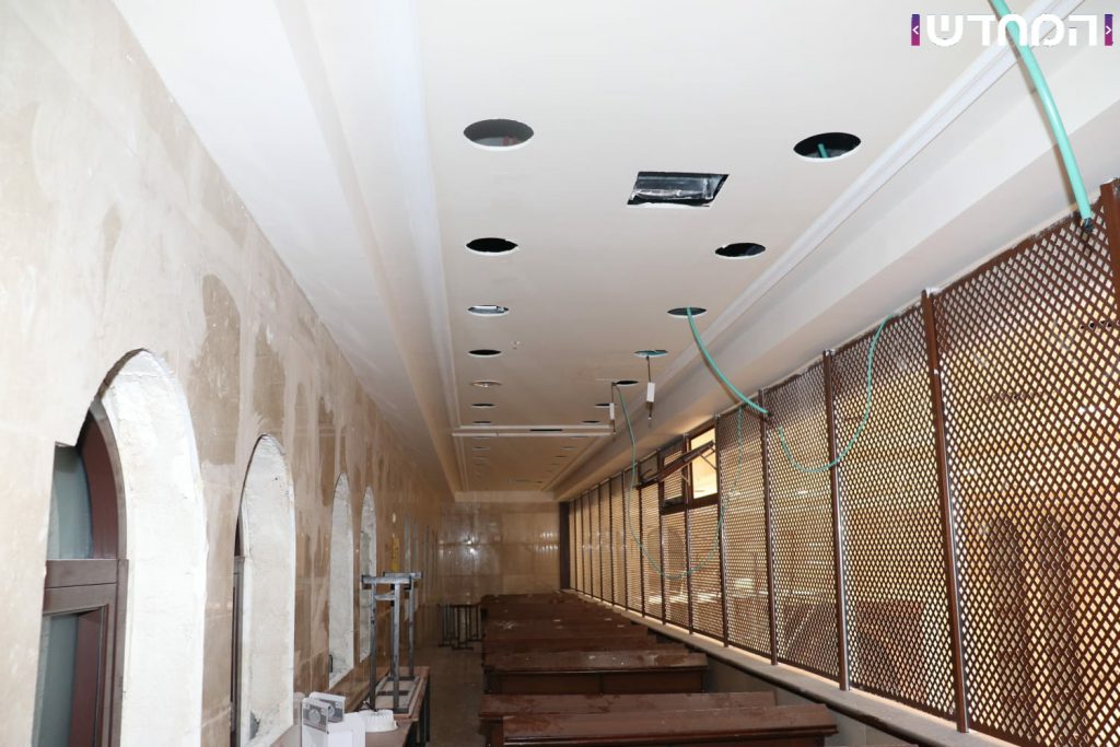 תיעוד: בית הכנסת של 'וויזשניץ -בית שמש' מוכן לקראת הימים הנוראים