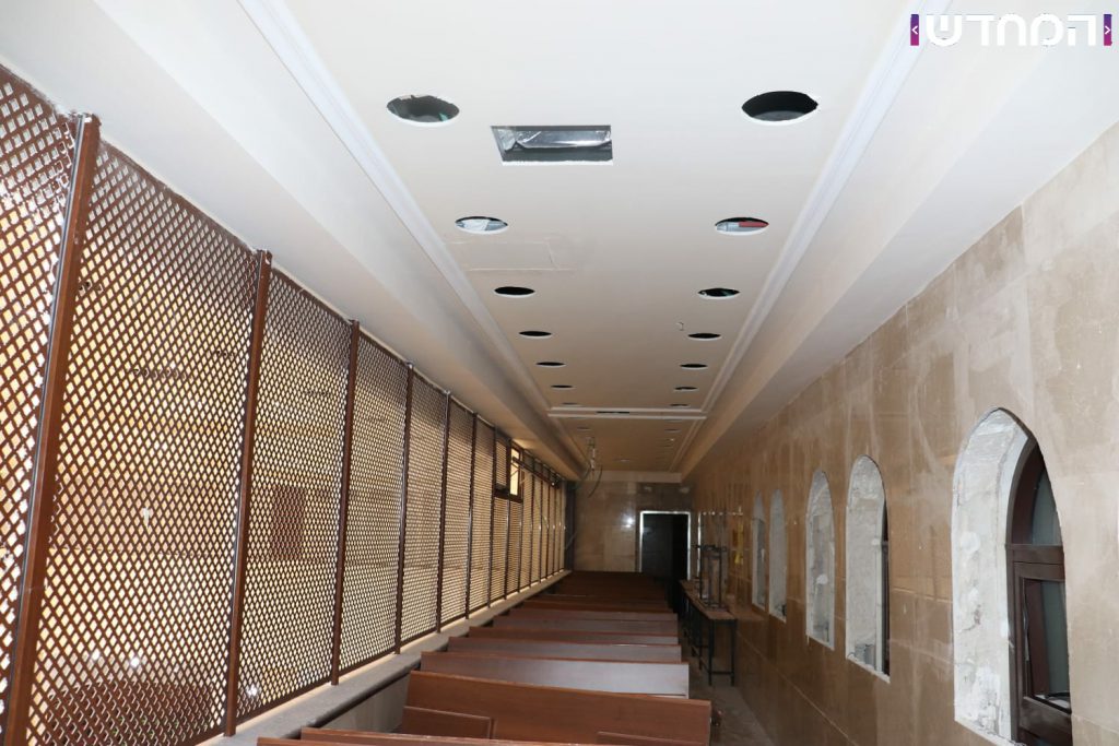 תיעוד: בית הכנסת של 'וויזשניץ -בית שמש' מוכן לקראת הימים הנוראים