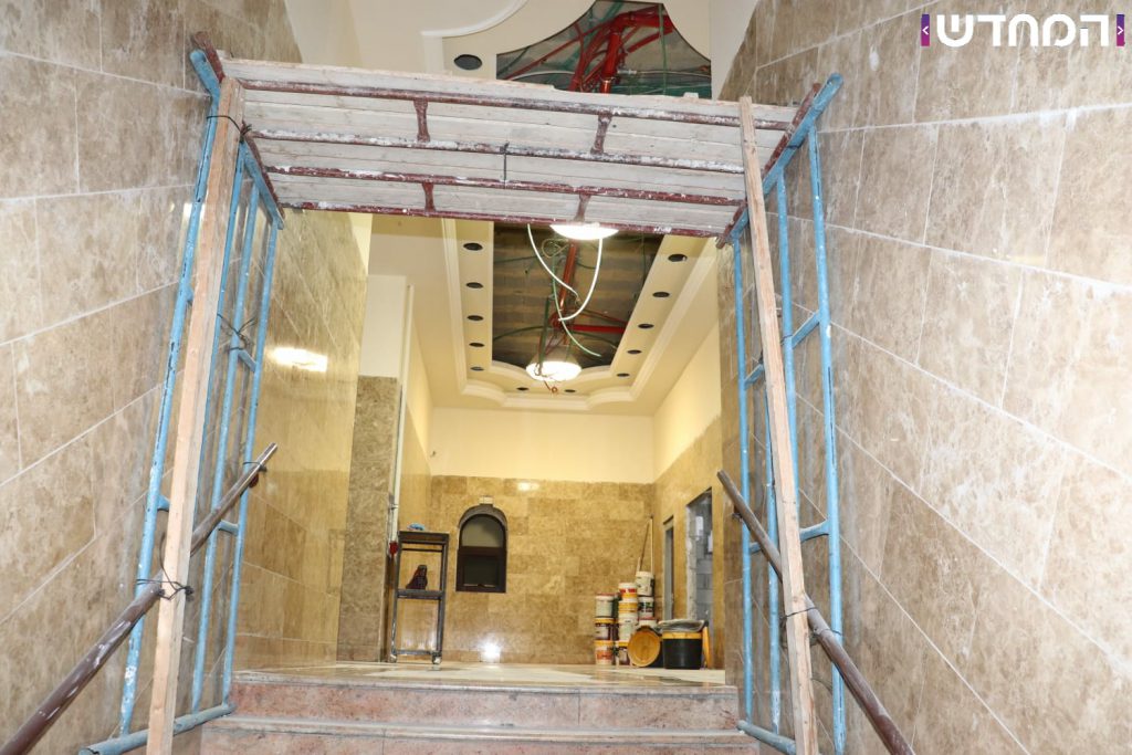 תיעוד: בית הכנסת של 'וויזשניץ -בית שמש' מוכן לקראת הימים הנוראים