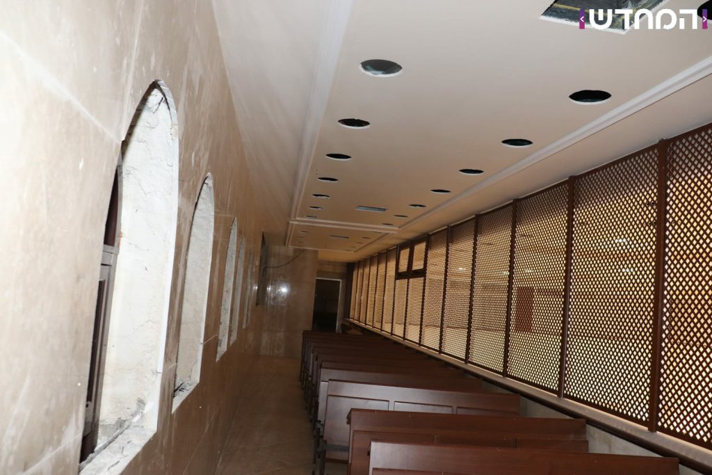 תיעוד: בית הכנסת של 'וויזשניץ -בית שמש' מוכן לקראת הימים הנוראים