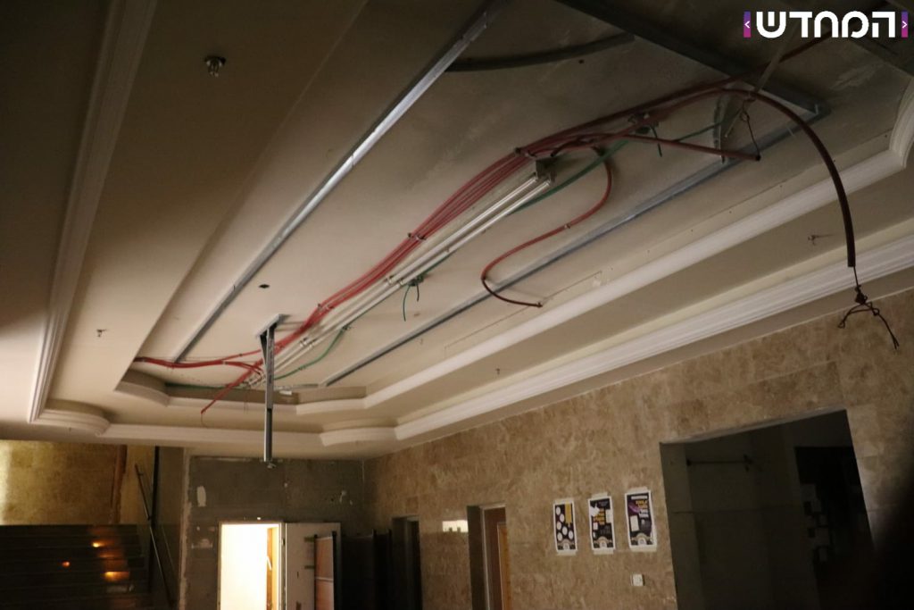 תיעוד: בית הכנסת של 'וויזשניץ -בית שמש' מוכן לקראת הימים הנוראים