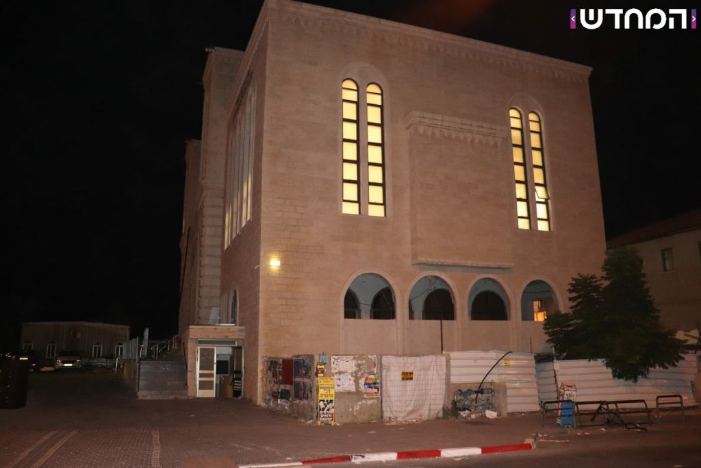 תיעוד: בית הכנסת של 'וויזשניץ -בית שמש' מוכן לקראת הימים הנוראים