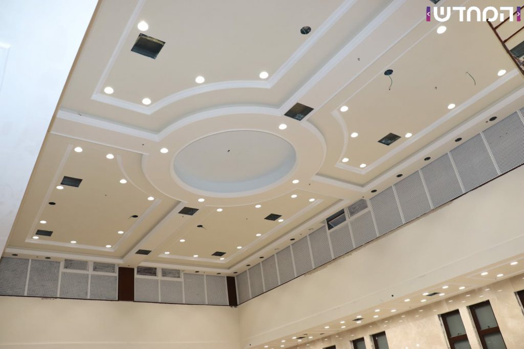 תיעוד: בית הכנסת של 'וויזשניץ -בית שמש' מוכן לקראת הימים הנוראים