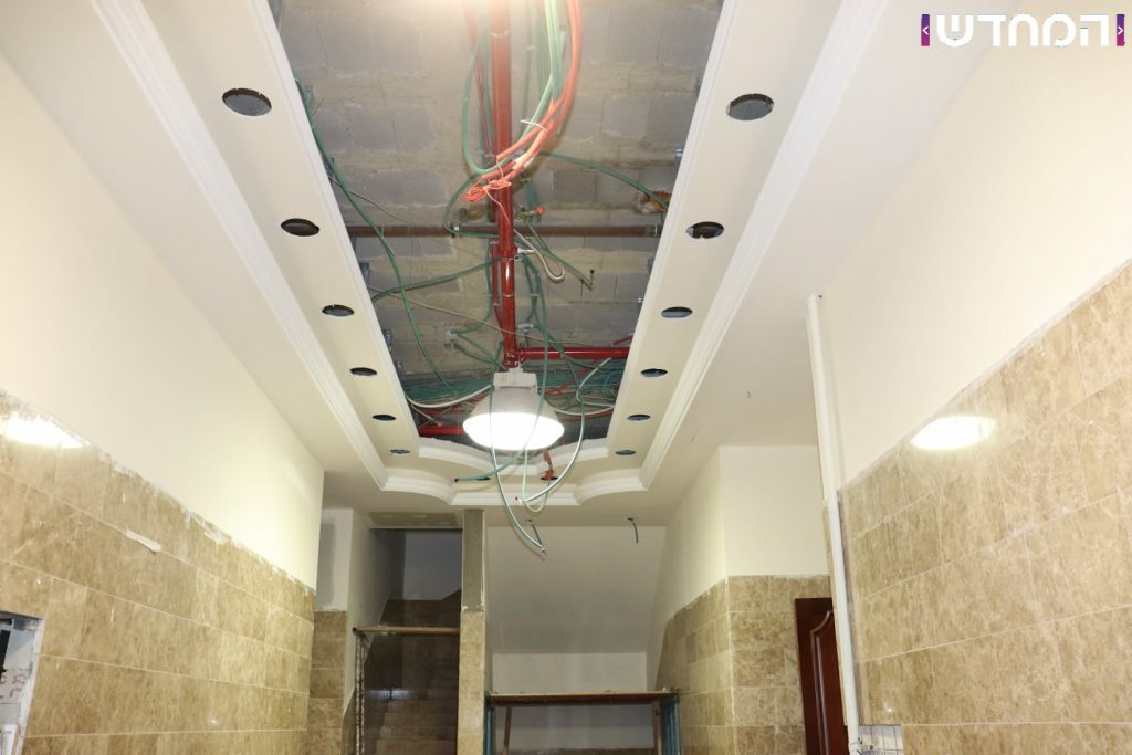 תיעוד: בית הכנסת של 'וויזשניץ -בית שמש' מוכן לקראת הימים הנוראים