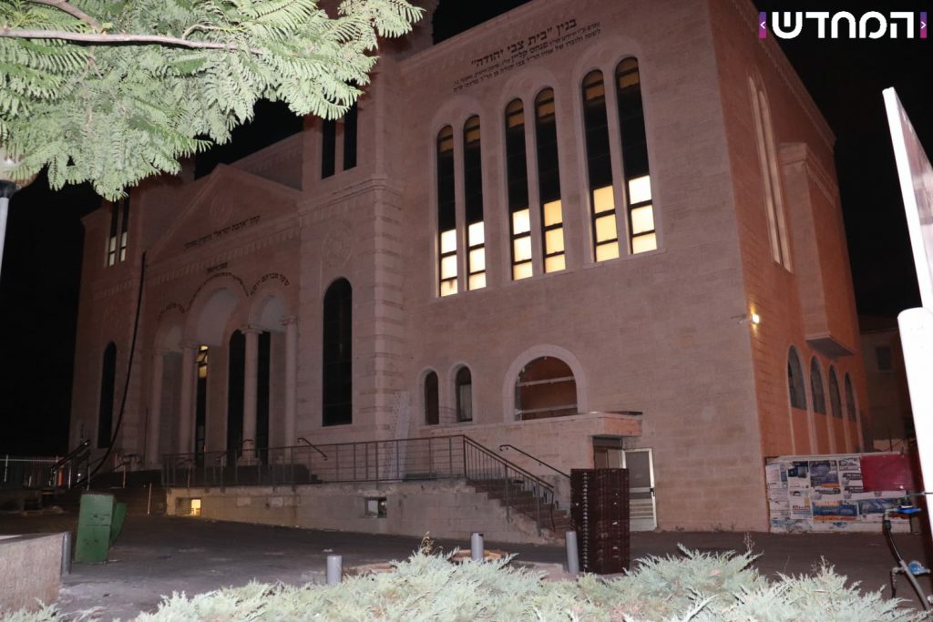 תיעוד: בית הכנסת של 'וויזשניץ -בית שמש' מוכן לקראת הימים הנוראים