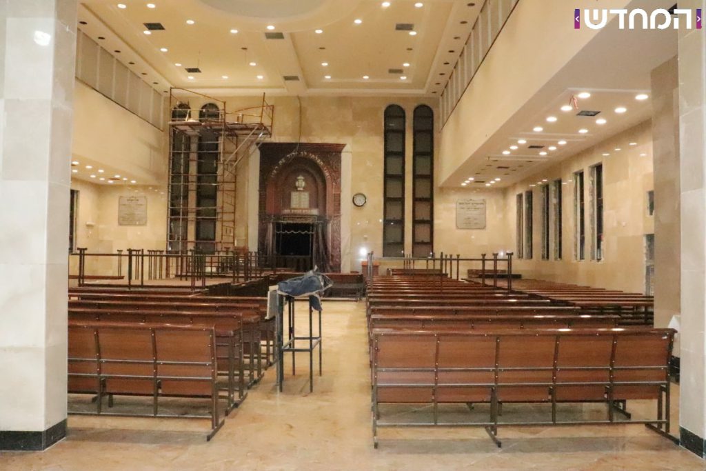 תיעוד: בית הכנסת של 'וויזשניץ -בית שמש' מוכן לקראת הימים הנוראים