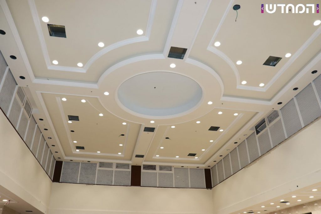 תיעוד: בית הכנסת של 'וויזשניץ -בית שמש' מוכן לקראת הימים הנוראים