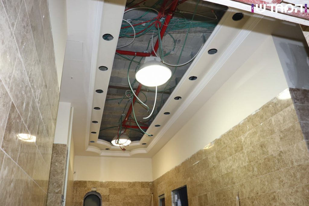 תיעוד: בית הכנסת של 'וויזשניץ -בית שמש' מוכן לקראת הימים הנוראים