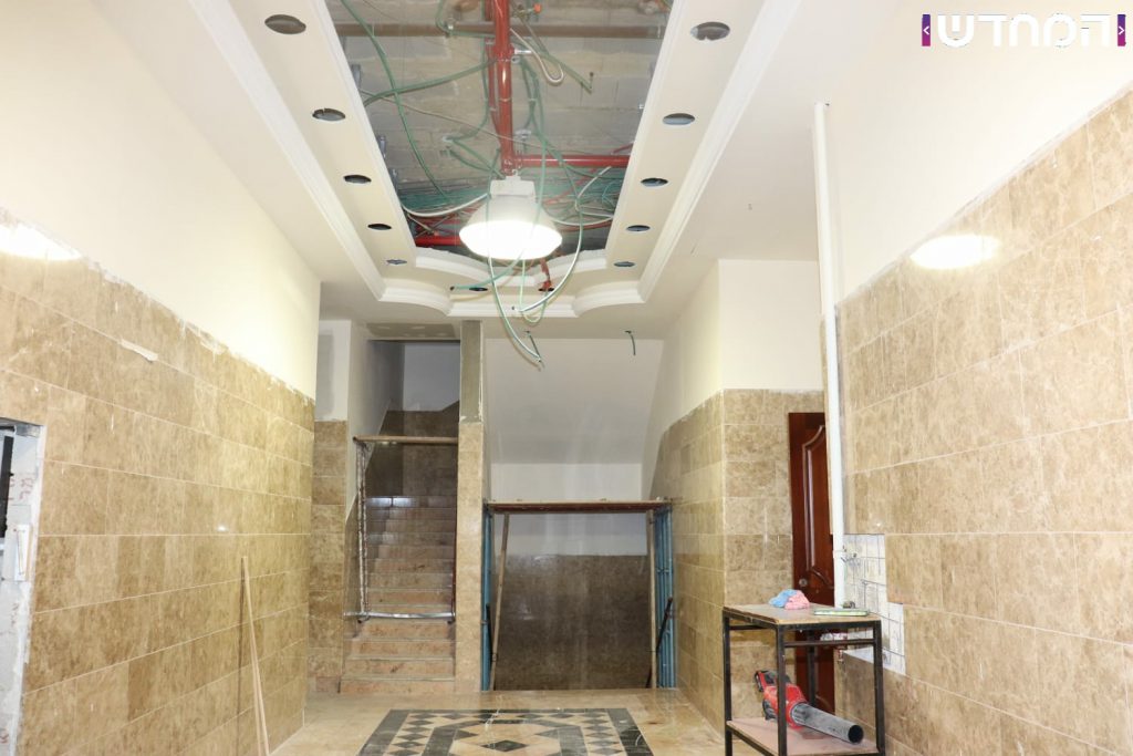 תיעוד: בית הכנסת של 'וויזשניץ -בית שמש' מוכן לקראת הימים הנוראים