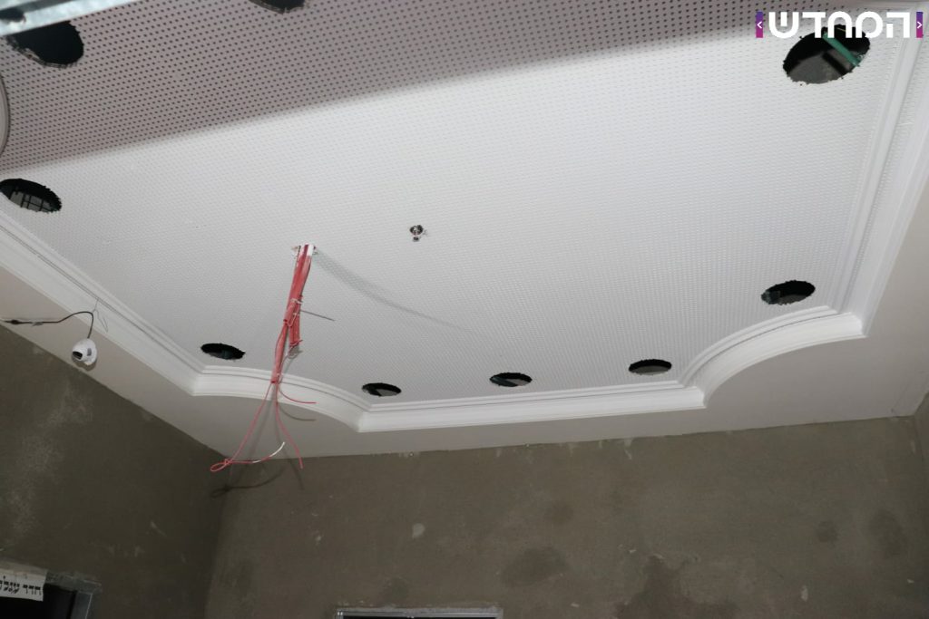 תיעוד: בית הכנסת של 'וויזשניץ -בית שמש' מוכן לקראת הימים הנוראים