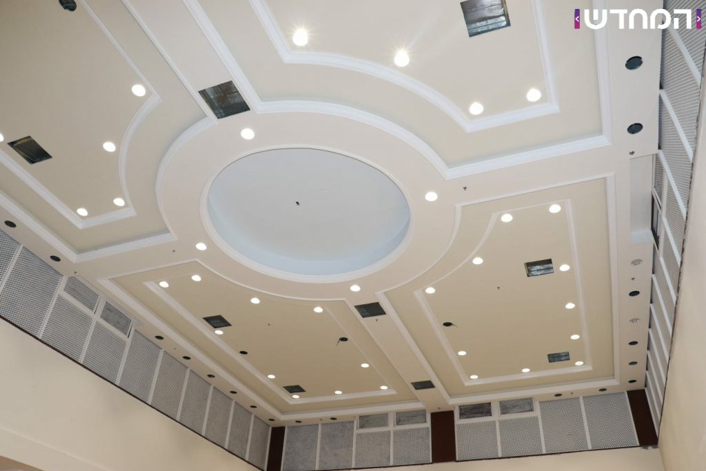 תיעוד: בית הכנסת של 'וויזשניץ -בית שמש' מוכן לקראת הימים הנוראים