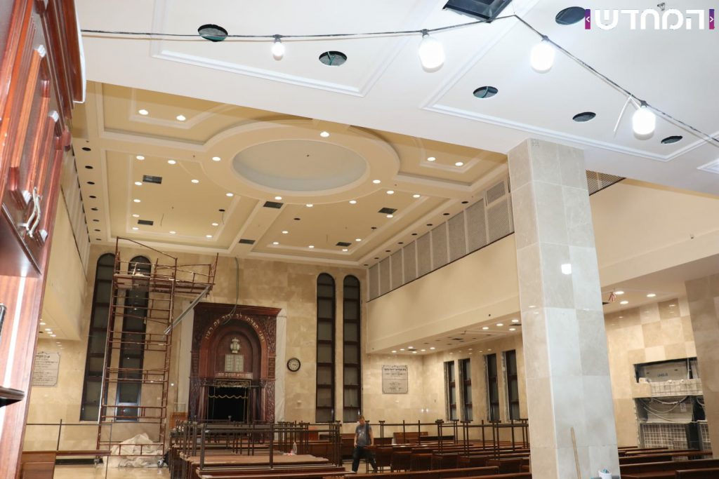 תיעוד: בית הכנסת של 'וויזשניץ -בית שמש' מוכן לקראת הימים הנוראים