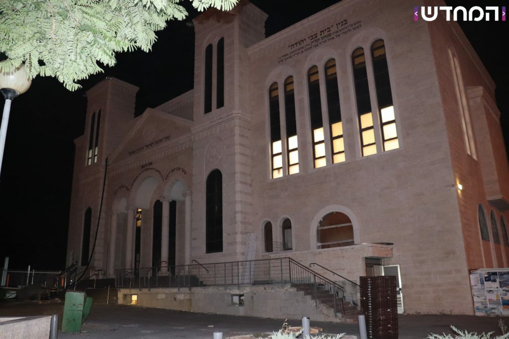 תיעוד: בית הכנסת של 'וויזשניץ -בית שמש' מוכן לקראת הימים הנוראים