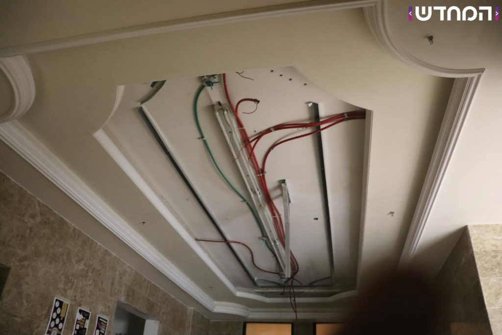 תיעוד: בית הכנסת של 'וויזשניץ -בית שמש' מוכן לקראת הימים הנוראים