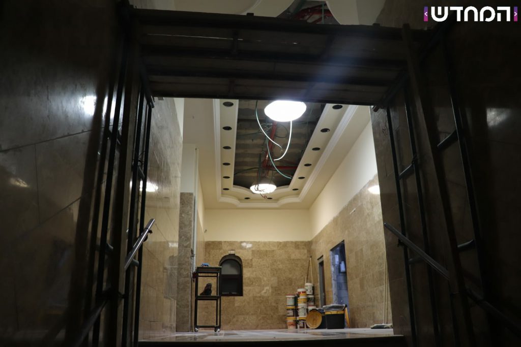 תיעוד: בית הכנסת של 'וויזשניץ -בית שמש' מוכן לקראת הימים הנוראים