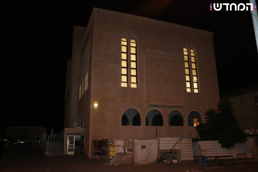 תיעוד: בית הכנסת של 'וויזשניץ -בית שמש' מוכן לקראת הימים הנוראים