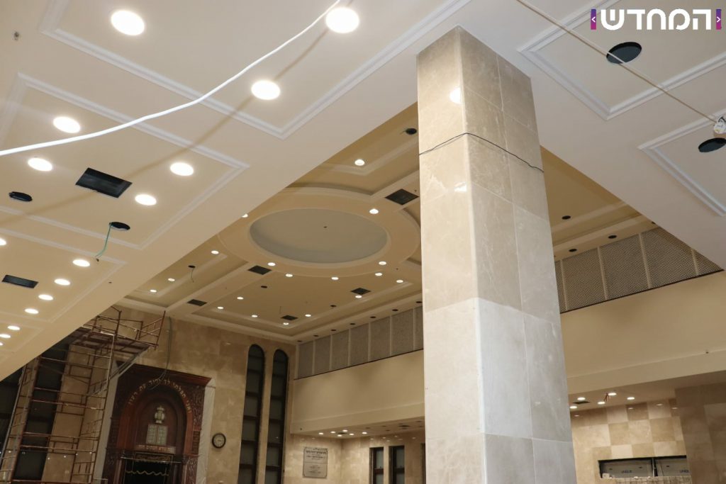 תיעוד: בית הכנסת של 'וויזשניץ -בית שמש' מוכן לקראת הימים הנוראים