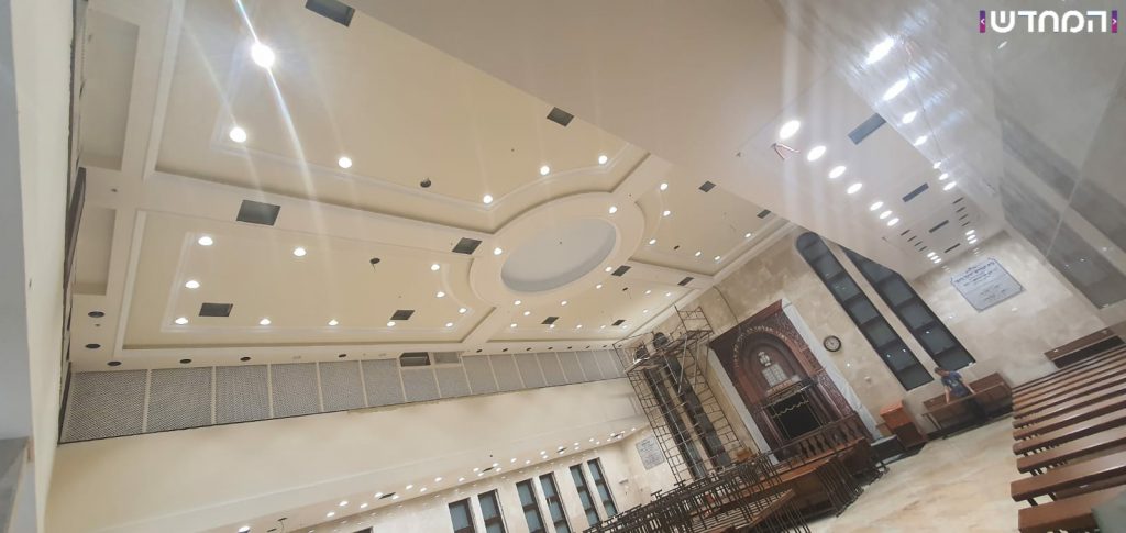 תיעוד: בית הכנסת של 'וויזשניץ -בית שמש' מוכן לקראת הימים הנוראים