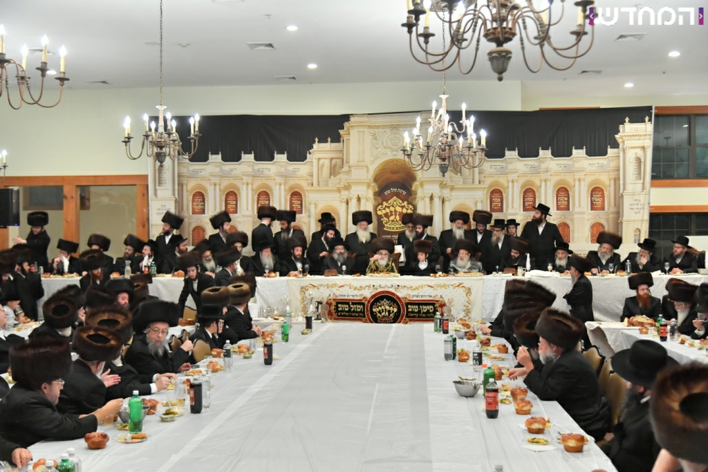 וּמִשֶּׁפַע מִצְוַת תְּפִלִּין: שמחת הבר מצווה לנכדו של הרבי מויז'ניץ