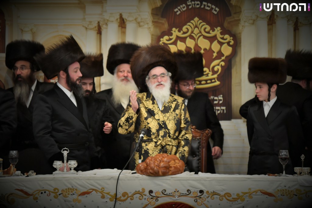 וּמִשֶּׁפַע מִצְוַת תְּפִלִּין: שמחת הבר מצווה לנכדו של הרבי מויז'ניץ