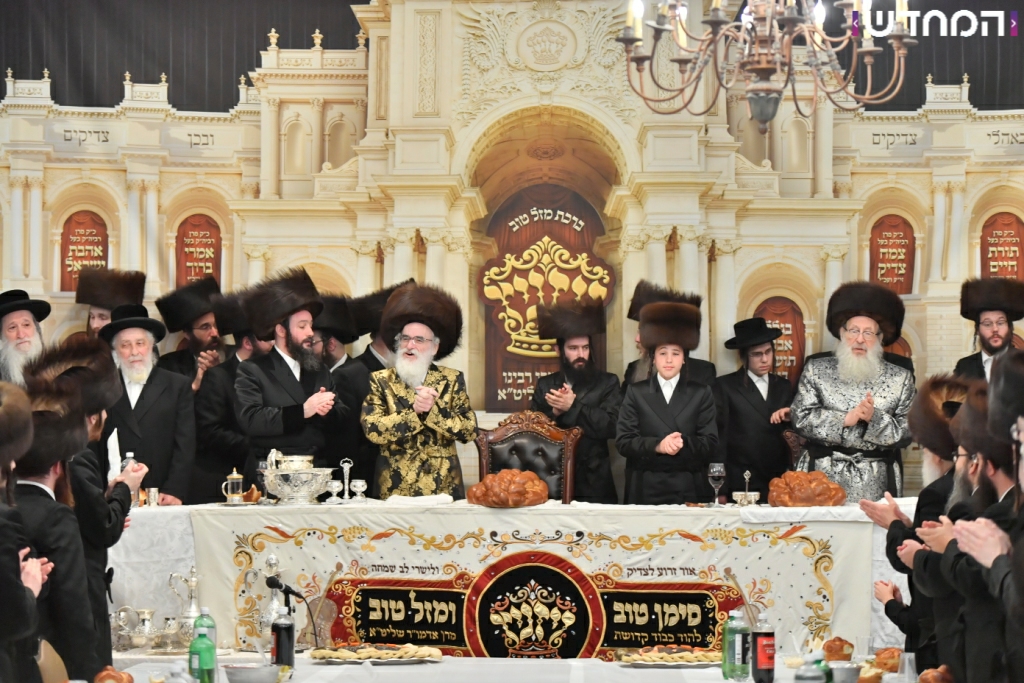 וּמִשֶּׁפַע מִצְוַת תְּפִלִּין: שמחת הבר מצווה לנכדו של הרבי מויז'ניץ