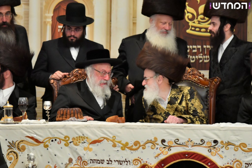 וּמִשֶּׁפַע מִצְוַת תְּפִלִּין: שמחת הבר מצווה לנכדו של הרבי מויז'ניץ