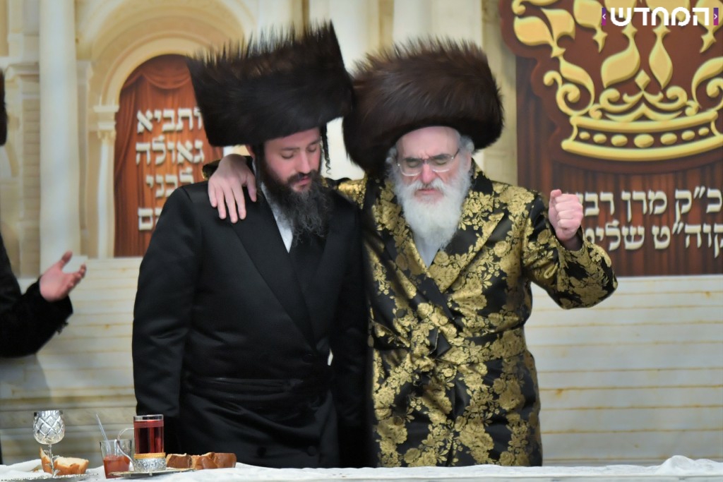 וּמִשֶּׁפַע מִצְוַת תְּפִלִּין: שמחת הבר מצווה לנכדו של הרבי מויז'ניץ