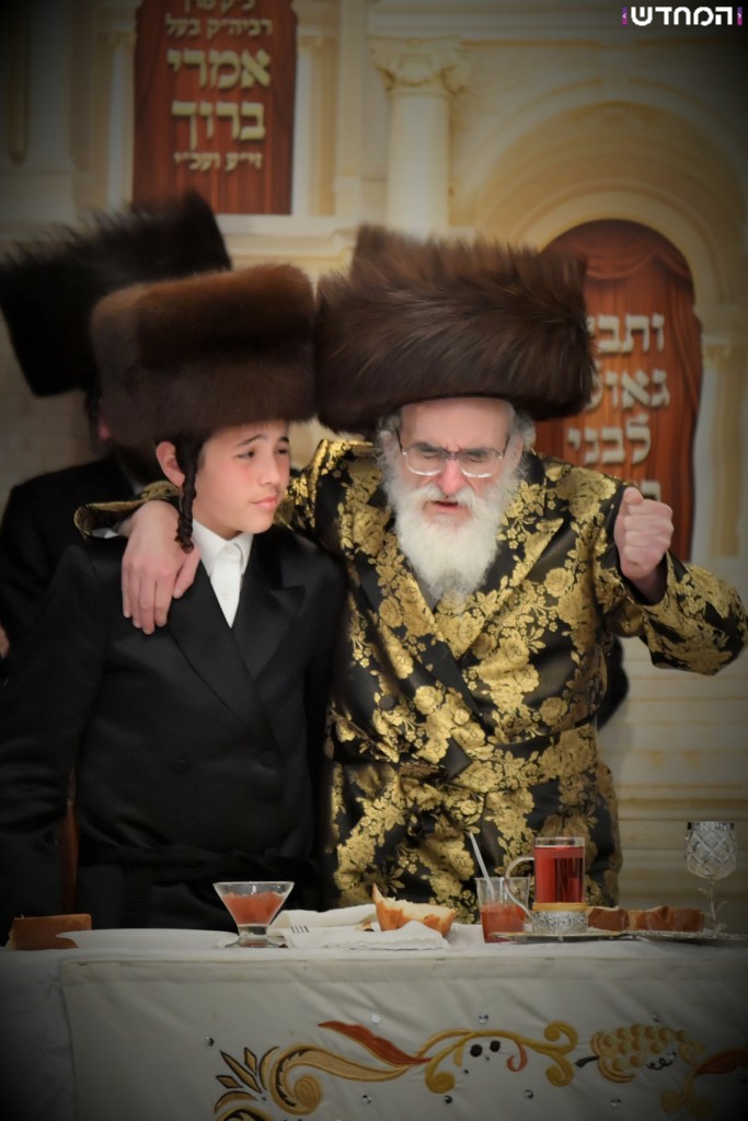 וּמִשֶּׁפַע מִצְוַת תְּפִלִּין: שמחת הבר מצווה לנכדו של הרבי מויז'ניץ