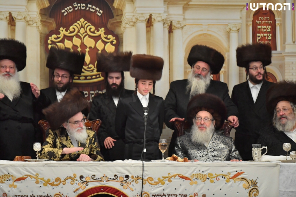 וּמִשֶּׁפַע מִצְוַת תְּפִלִּין: שמחת הבר מצווה לנכדו של הרבי מויז'ניץ