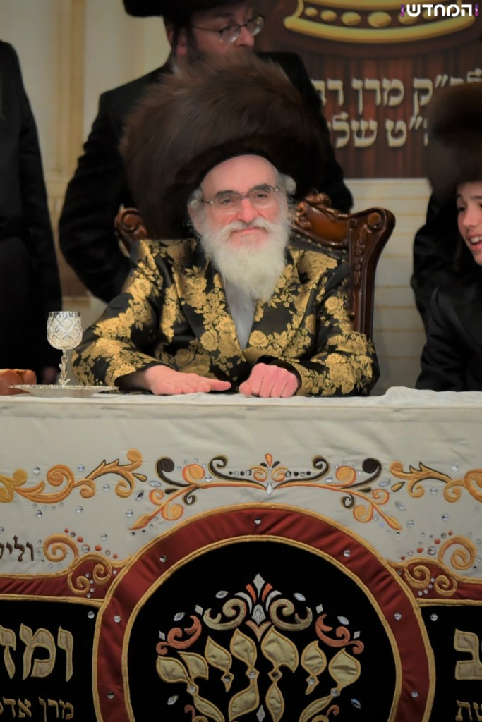 וּמִשֶּׁפַע מִצְוַת תְּפִלִּין: שמחת הבר מצווה לנכדו של הרבי מויז'ניץ