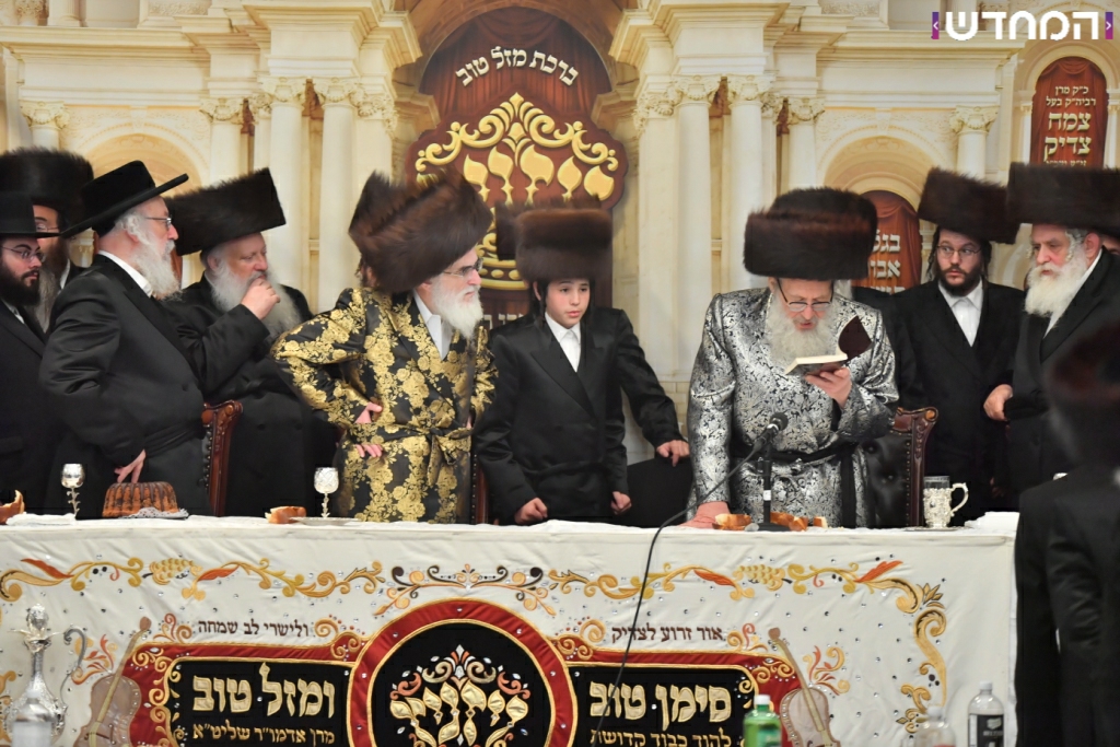 וּמִשֶּׁפַע מִצְוַת תְּפִלִּין: שמחת הבר מצווה לנכדו של הרבי מויז'ניץ