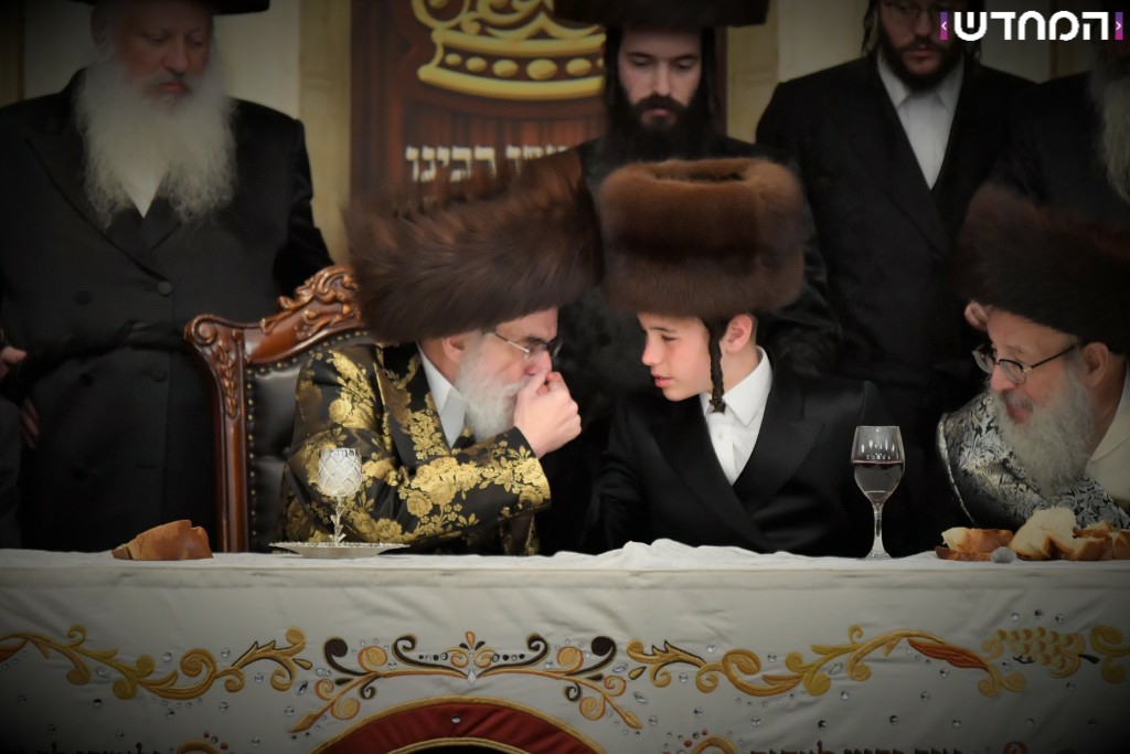 וּמִשֶּׁפַע מִצְוַת תְּפִלִּין: שמחת הבר מצווה לנכדו של הרבי מויז'ניץ