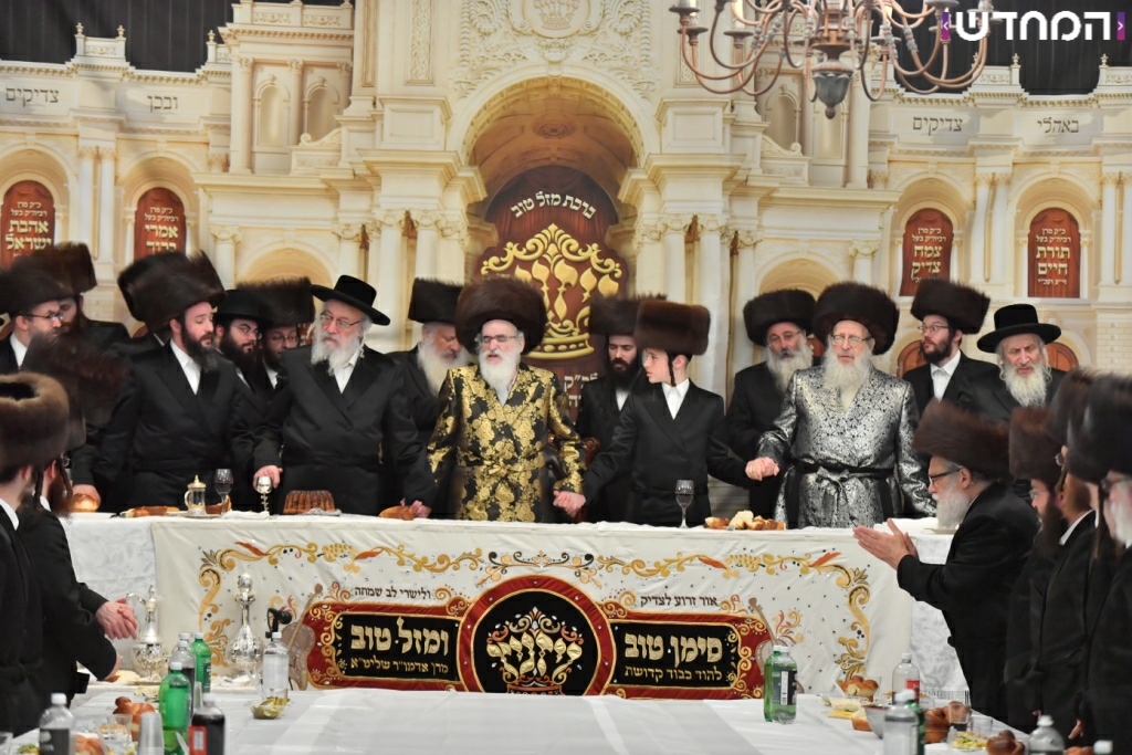 וּמִשֶּׁפַע מִצְוַת תְּפִלִּין: שמחת הבר מצווה לנכדו של הרבי מויז'ניץ