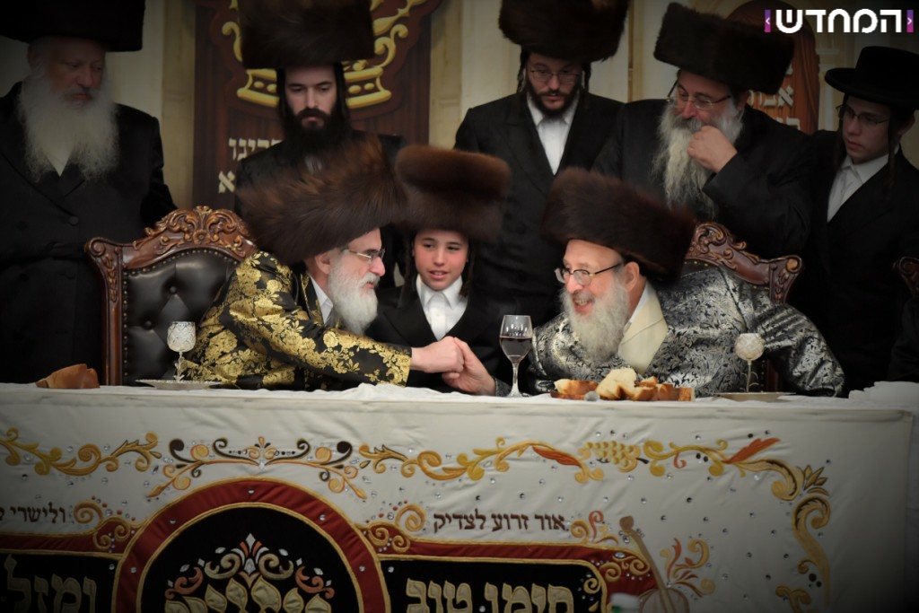 וּמִשֶּׁפַע מִצְוַת תְּפִלִּין: שמחת הבר מצווה לנכדו של הרבי מויז'ניץ