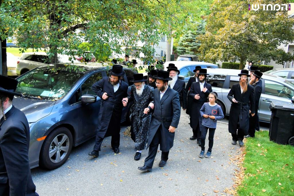 א גוט גבענטש יאהר: האדמו"ר מויז'ניץ נפרד מארצות הברית ושב לארץ • גלריה