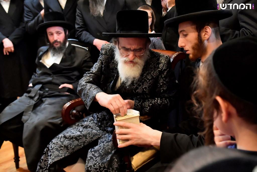 א גוט גבענטש יאהר: האדמו"ר מויז'ניץ נפרד מארצות הברית ושב לארץ • גלריה