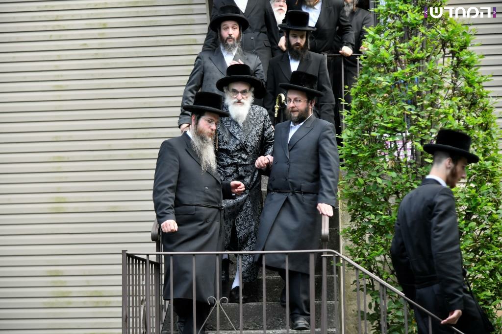 א גוט גבענטש יאהר: האדמו"ר מויז'ניץ נפרד מארצות הברית ושב לארץ • גלריה