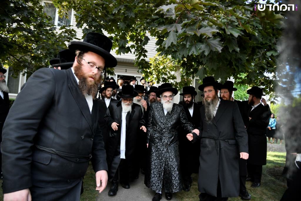 א גוט גבענטש יאהר: האדמו"ר מויז'ניץ נפרד מארצות הברית ושב לארץ • גלריה