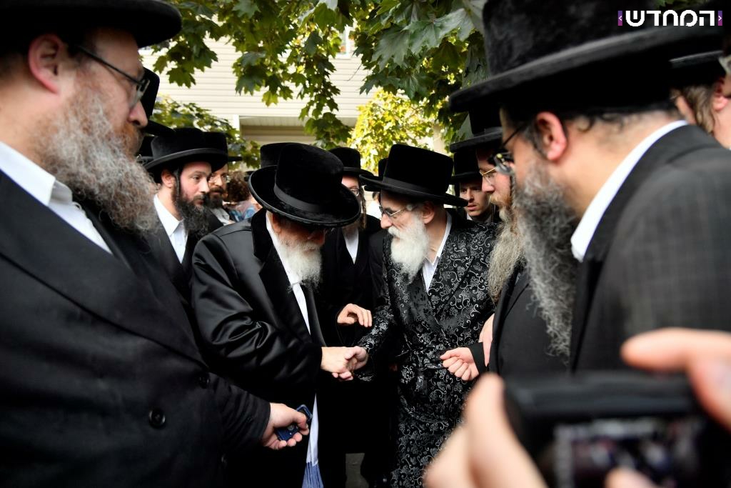 א גוט גבענטש יאהר: האדמו"ר מויז'ניץ נפרד מארצות הברית ושב לארץ • גלריה