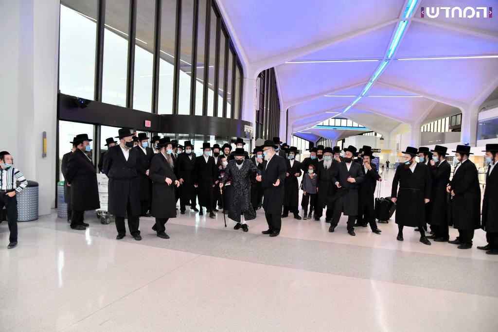 א גוט גבענטש יאהר: האדמו"ר מויז'ניץ נפרד מארצות הברית ושב לארץ • גלריה