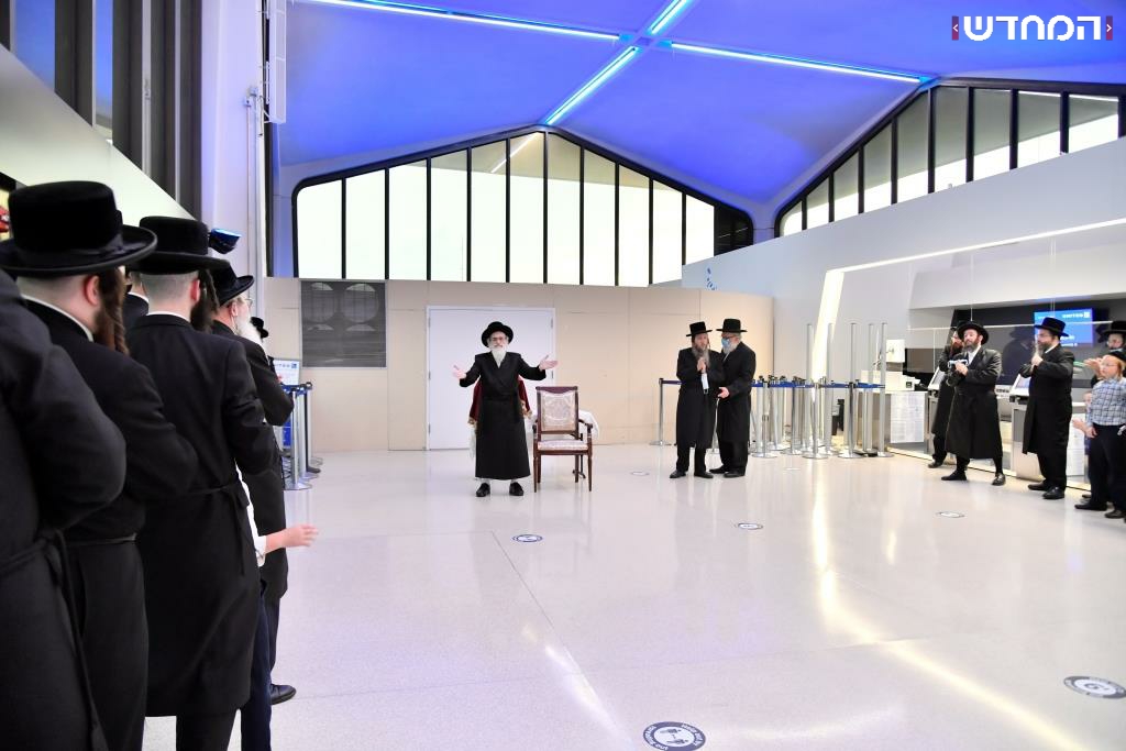 א גוט גבענטש יאהר: האדמו"ר מויז'ניץ נפרד מארצות הברית ושב לארץ • גלריה