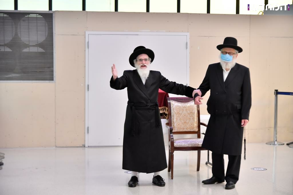 א גוט גבענטש יאהר: האדמו"ר מויז'ניץ נפרד מארצות הברית ושב לארץ • גלריה