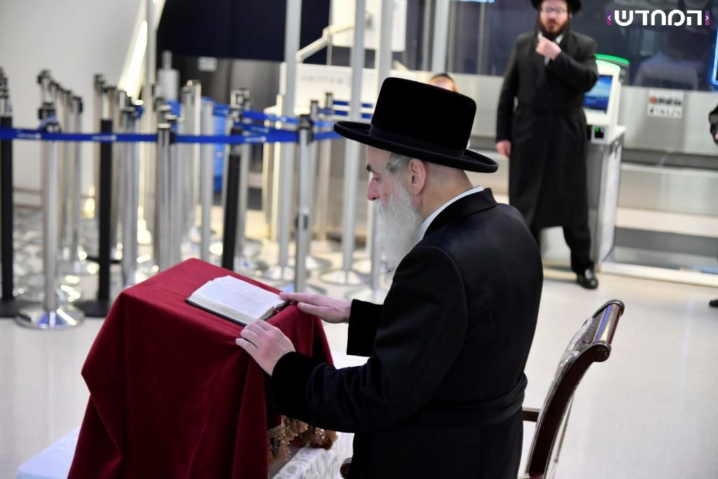 א גוט גבענטש יאהר: האדמו"ר מויז'ניץ נפרד מארצות הברית ושב לארץ • גלריה