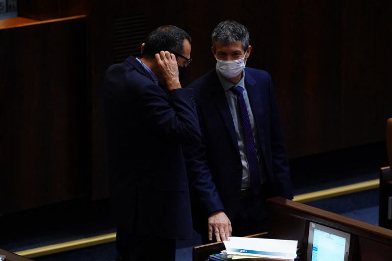 שר התקשורת הודיע לבג"ץ כי הוא בוחן את ביטול הטלפון הכשר