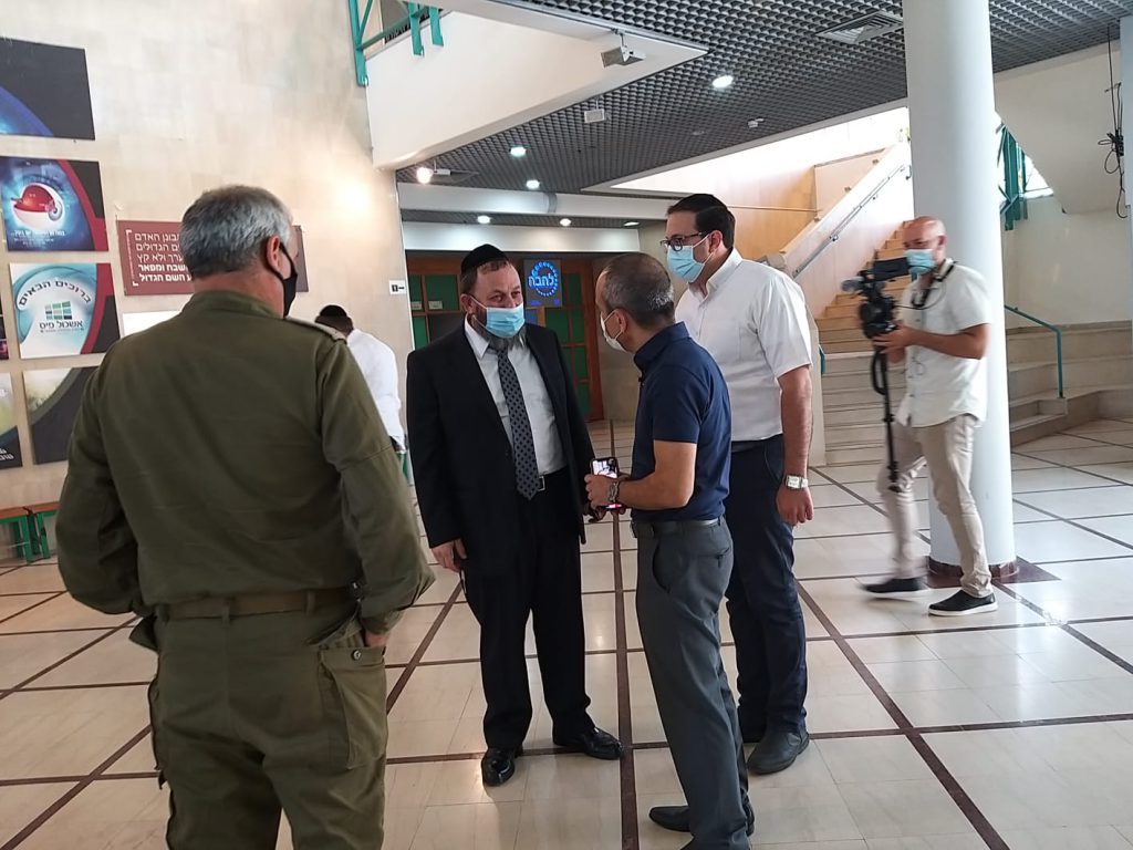 תיעוד: פרויקטור הקורונה הגיע לעיר החרדית מודיעין עילית