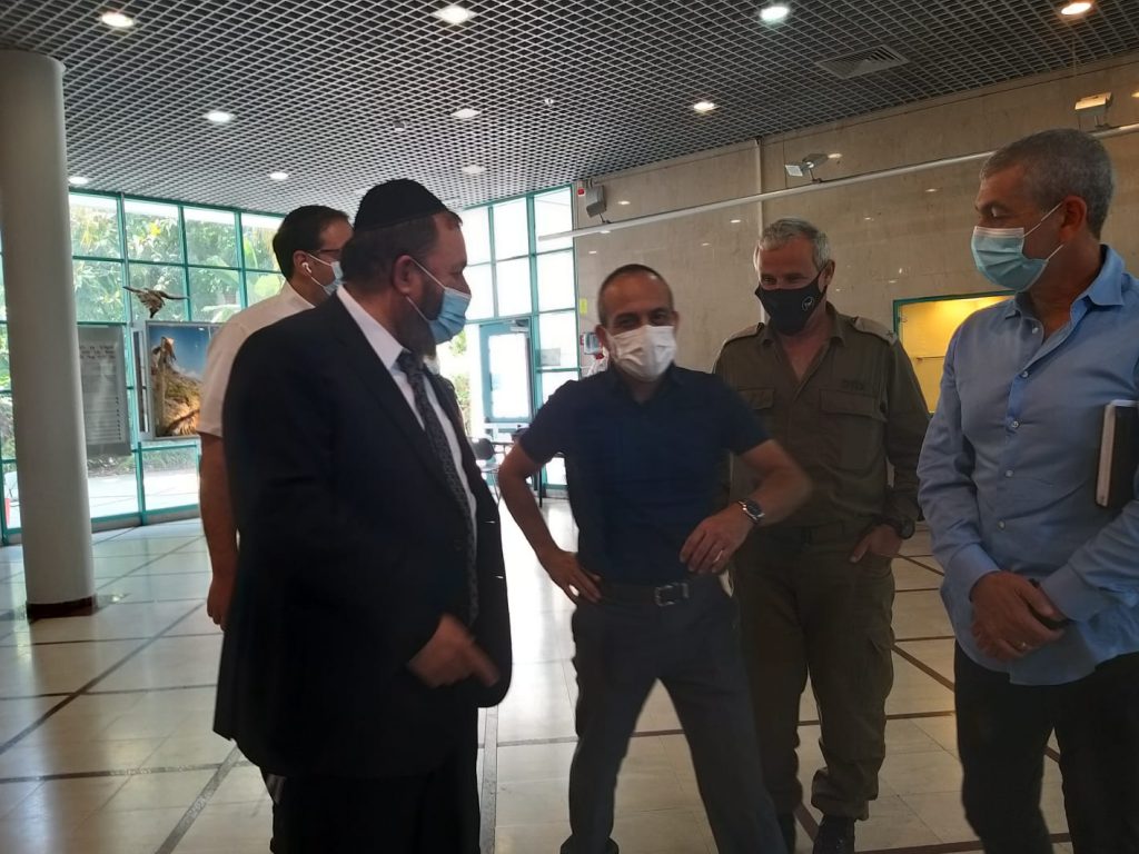 תיעוד: פרויקטור הקורונה הגיע לעיר החרדית מודיעין עילית