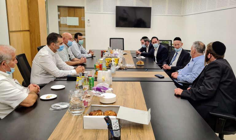 סגן שר התחבורה אורי מקלב ביקר במרכז השליטה הארצי של 'נתיב אקספרס'